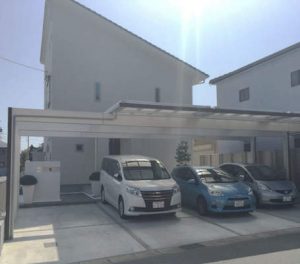 大型カーポートな家