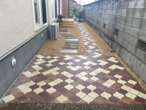 デコモザイクな家