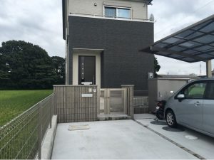 化粧ブロック門柱な家