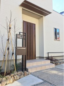 オンリーワンな門柱のお家