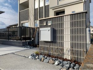 ブラック&ホワイトな家