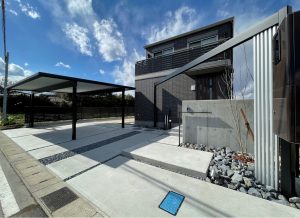 アーチのあるクールな家