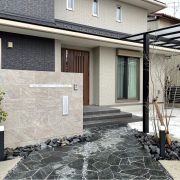高級感のある2世帯住宅のエクステリア