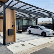 縦格子門柱の家