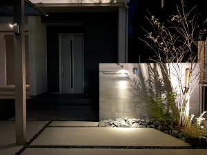 白タイルが美しいリゾートライクのエクステリア